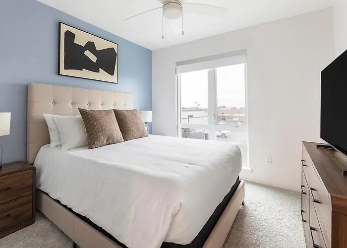 Landing Amazing 2bd Yoga Courtyard Apartment *