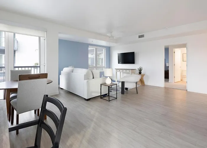 Landing Amazing 2bd Yoga Courtyard Apartment *