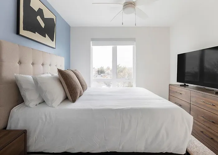 Landing Amazing 2bd Yoga Courtyard Apartment