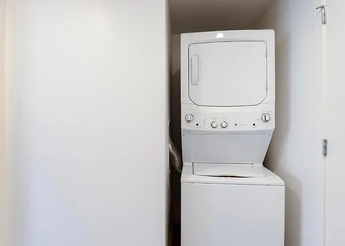 Landing Amazing 2bd Yoga Courtyard Apartment