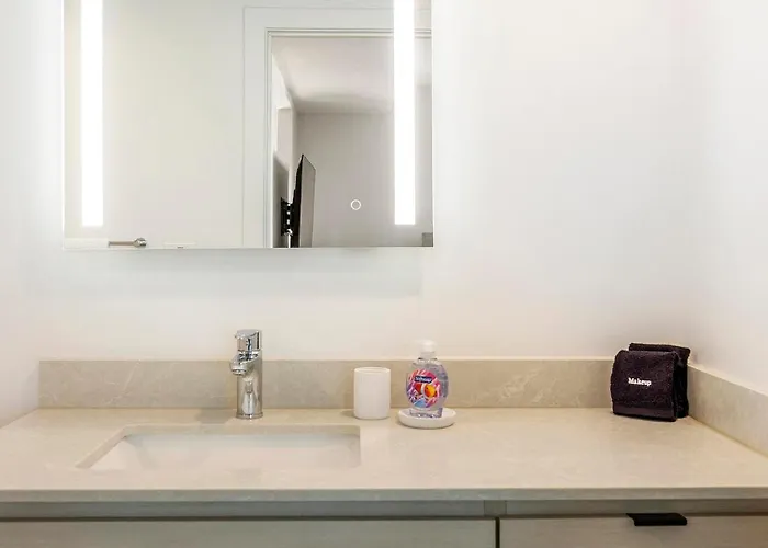 Landing Amazing 2bd Yoga Courtyard Apartment