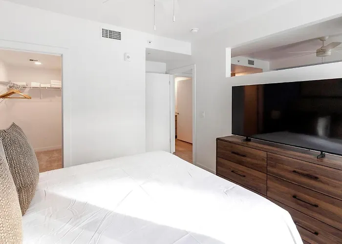 Landing Amazing 2bd Yoga Courtyard